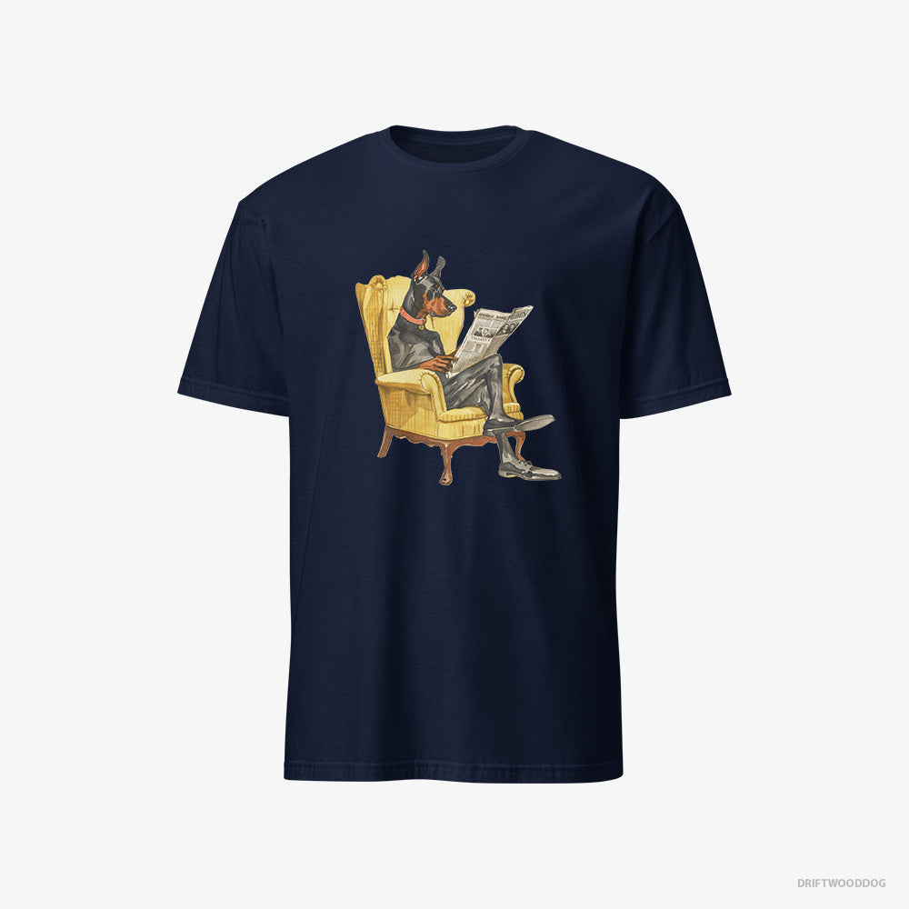 Dobermann T-Shirt – Men Navy T-Shirt Classic – Reading a Newspaper in a Chair (on White Background)