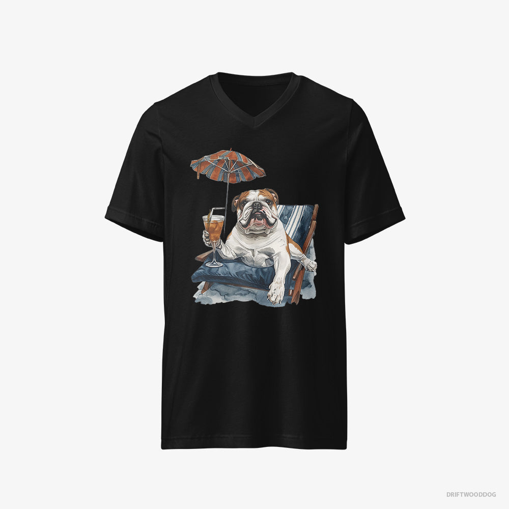 Bulldog T-Shirt – Men Black T-Shirt V-Neck – Lying on a Sun Lounger with a Cocktail (on White Background)