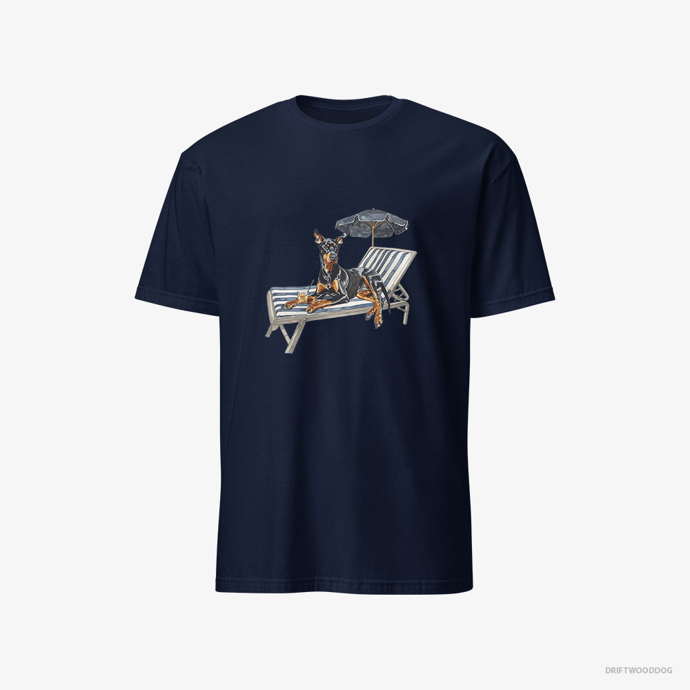 Dobermann T-Shirt – Men Navy T-Shirt Classic – Relaxing on a Sunbed (on White Background)