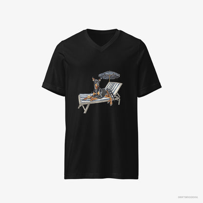 Dobermann T-Shirt – Men Black T-Shirt V-Neck – Relaxing on a Sunbed (on White Background)