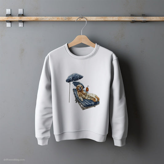 Golden Retriever Lying on a Sun Lounger with a Cocktail Sweatshirt – Unisex Sweatshirt for Dog Lovers