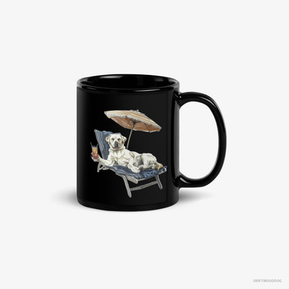 Labrador Retriever Mug – Unisex Black Mug Classic – Lying on a Sun Lounger with a Cocktail (on White Background)