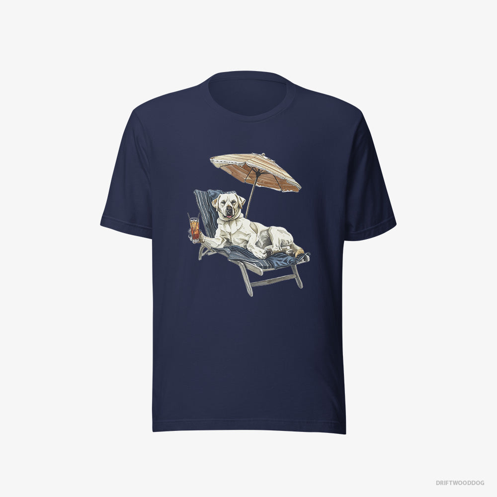 Labrador Retriever T-Shirt – Women Navy T-Shirt Eco-Friendly – Lying on a Sun Lounger with a Cocktail (on White Background)