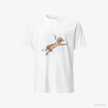 Dachshund T-Shirt – Men White T-Shirt Classic – Lying in the Snow (on White Background)