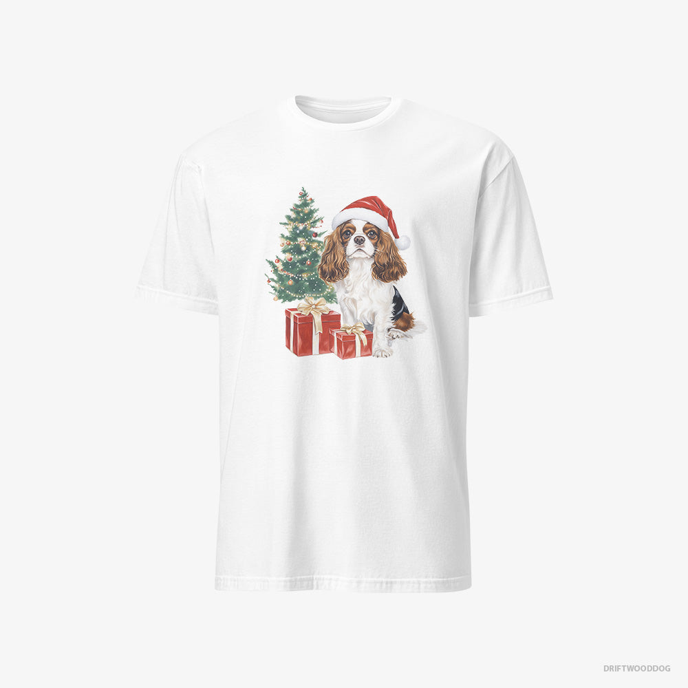 Cavalier King Charles Spaniel T-Shirt – Men White T-Shirt Classic – Sitting by the Christmas Tree (on White Background)