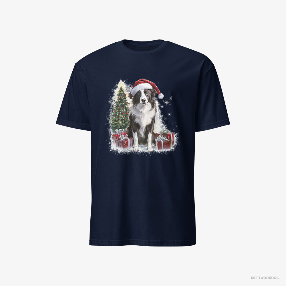 Border Collie T-Shirt – Men Navy T-Shirt Classic – Sitting Next to a Christmas Tree and Gifts (on White Background)