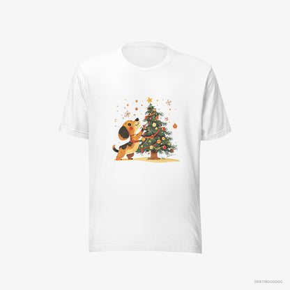 Dachshund T-Shirt – Men White T-Shirt Eco-Friendly – Setting Up the Christmas Tree (on White Background)