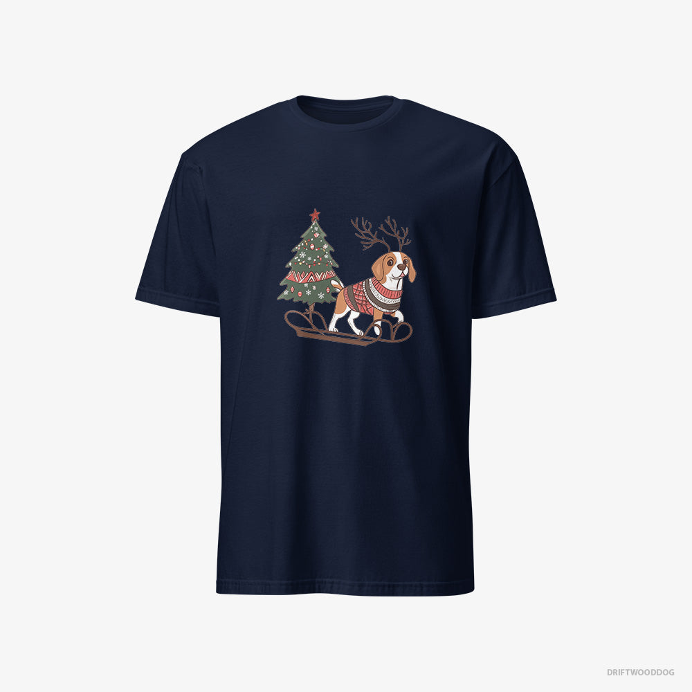 Beagle T-Shirt – Men Navy T-Shirt Classic – Pulling a Festive Tree on a Sled (on White Background)