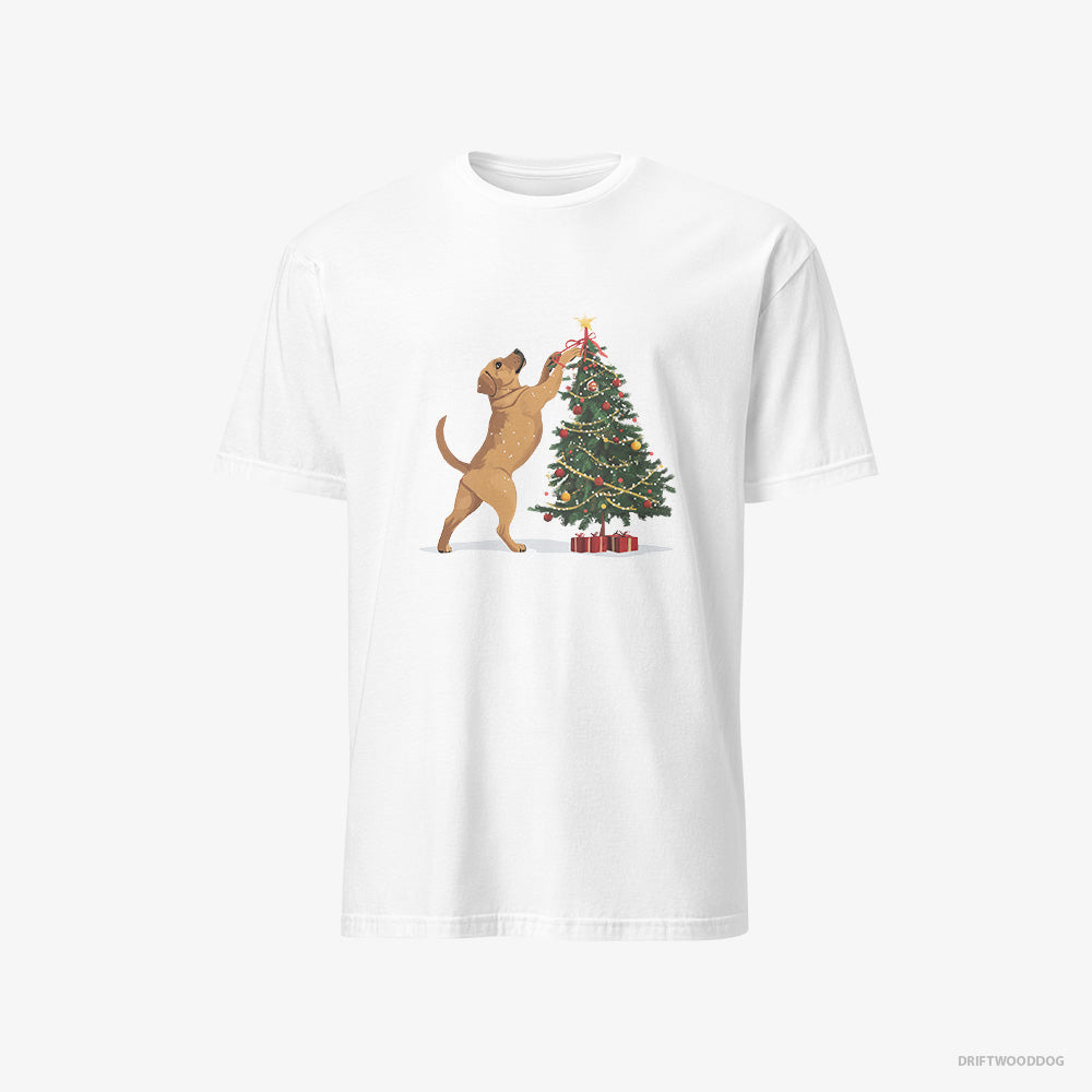 Labrador Retriever T-Shirt – Men White T-Shirt Classic – Setting Up Christmas Lights (on White Background)