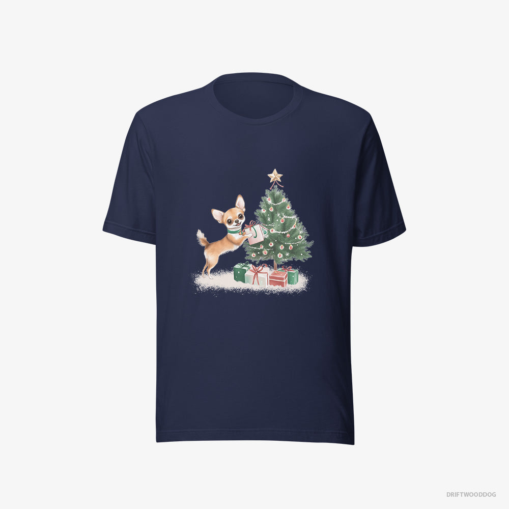 Chihuahua Placing Christmas Presents Under the Tree – Women's T-Shirt Navy Eco – Eco-Friendly