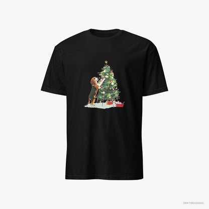 Beagle Decorating the Christmas Tree Black T-Shirt