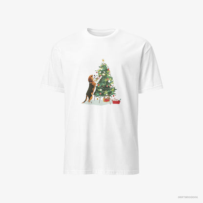 Beagle T-Shirt – Men White T-Shirt Classic – Decorating the Christmas Tree (on White Background)